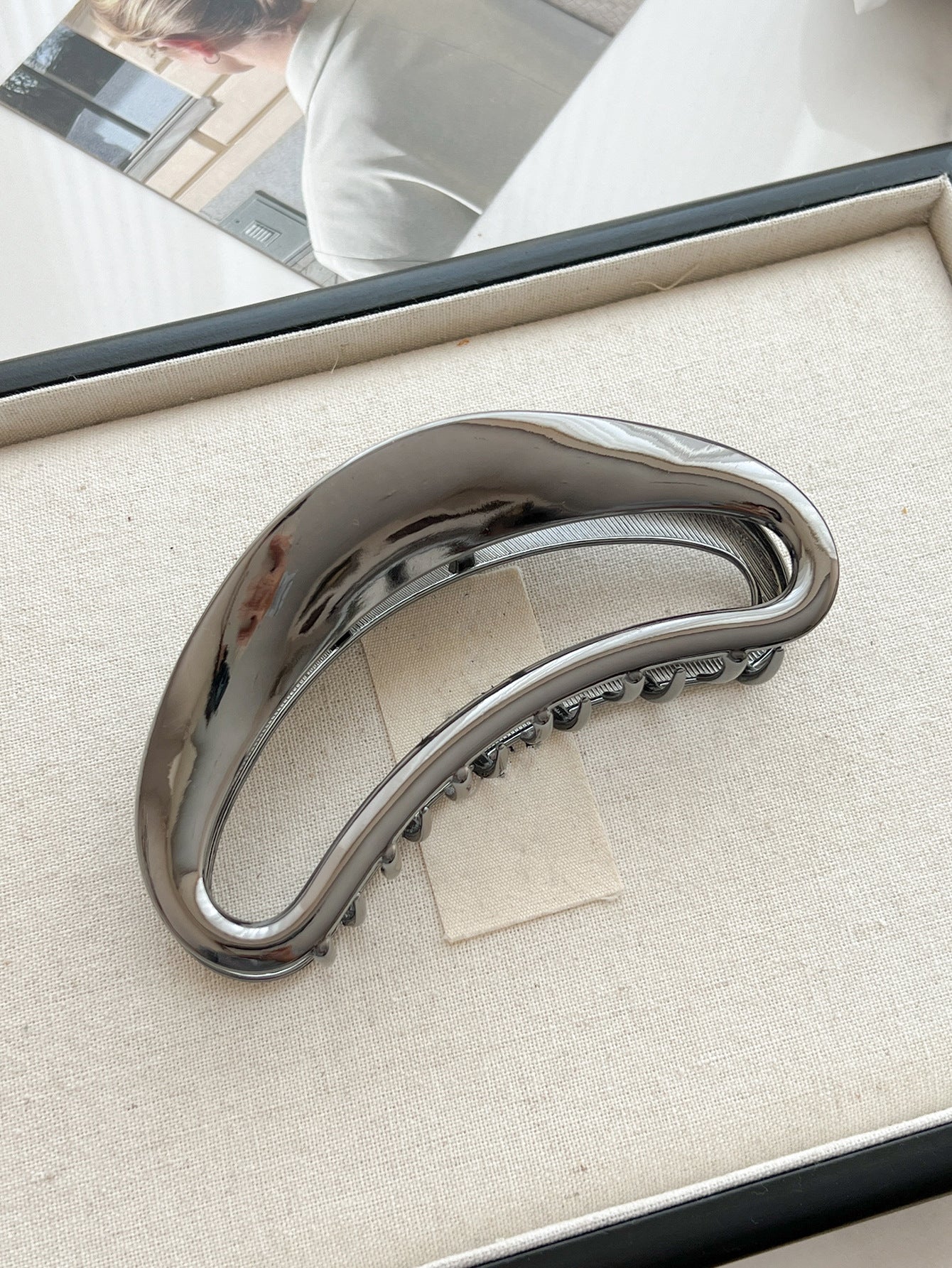 Unusual ~ ins high-grade silver gray design metal hairpin female head cold wind shark clip large grip clip