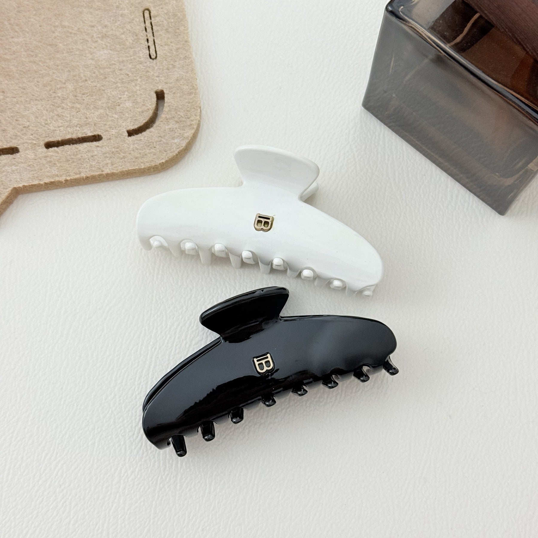 Korean Elegant Simple Geometric Letter Medium Grasp Clip Very Simple Style Design Acetic Acid Back Head Hair Grasp Hair Accessories Hair Clip