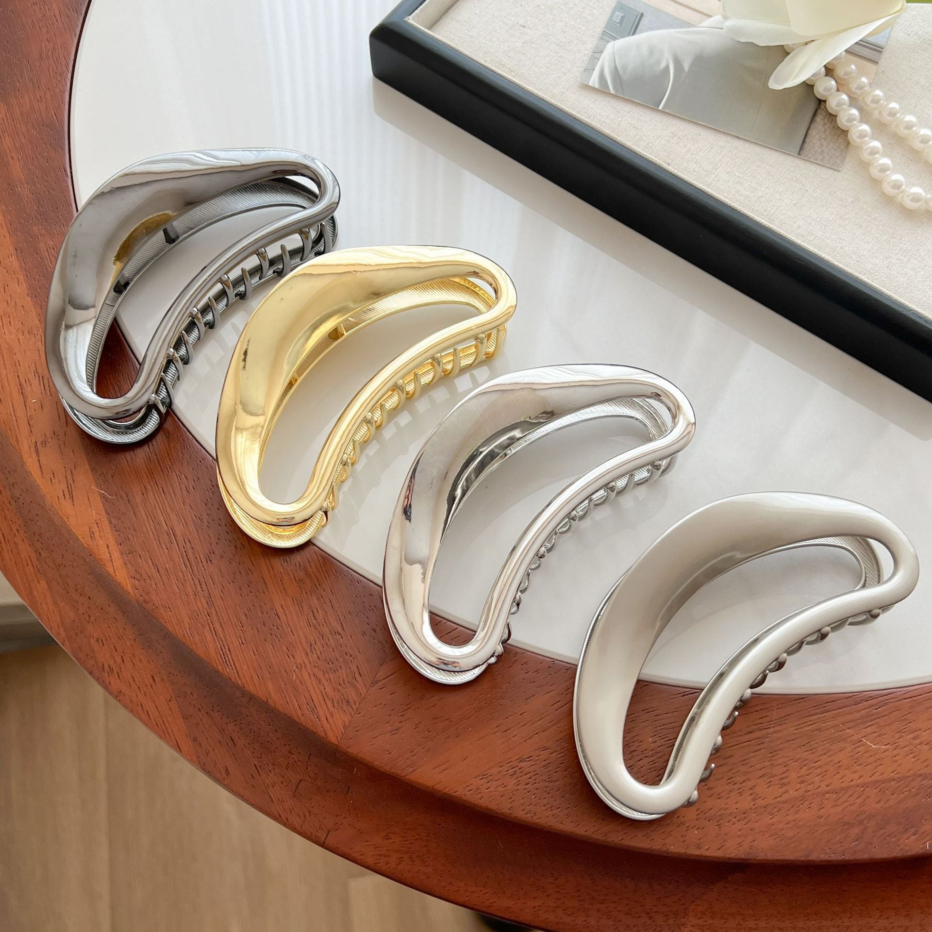 Unusual ~ ins high-grade silver gray design metal hairpin female head cold wind shark clip large grip clip