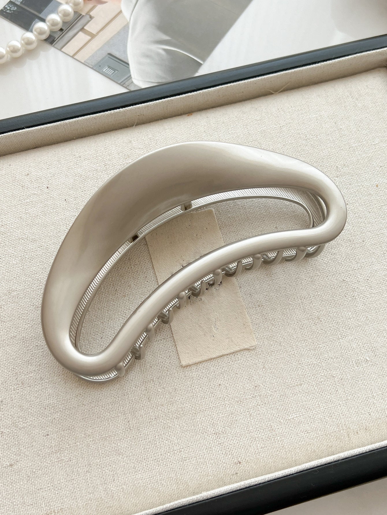 Unusual ~ ins high-grade silver gray design metal hairpin female head cold wind shark clip large grip clip