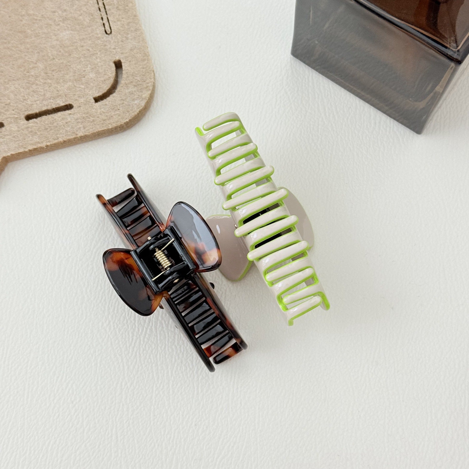 Korean Elegant Simple Geometric Letter Medium Grasp Clip Very Simple Style Design Acetic Acid Back Head Hair Grasp Hair Accessories Hair Clip