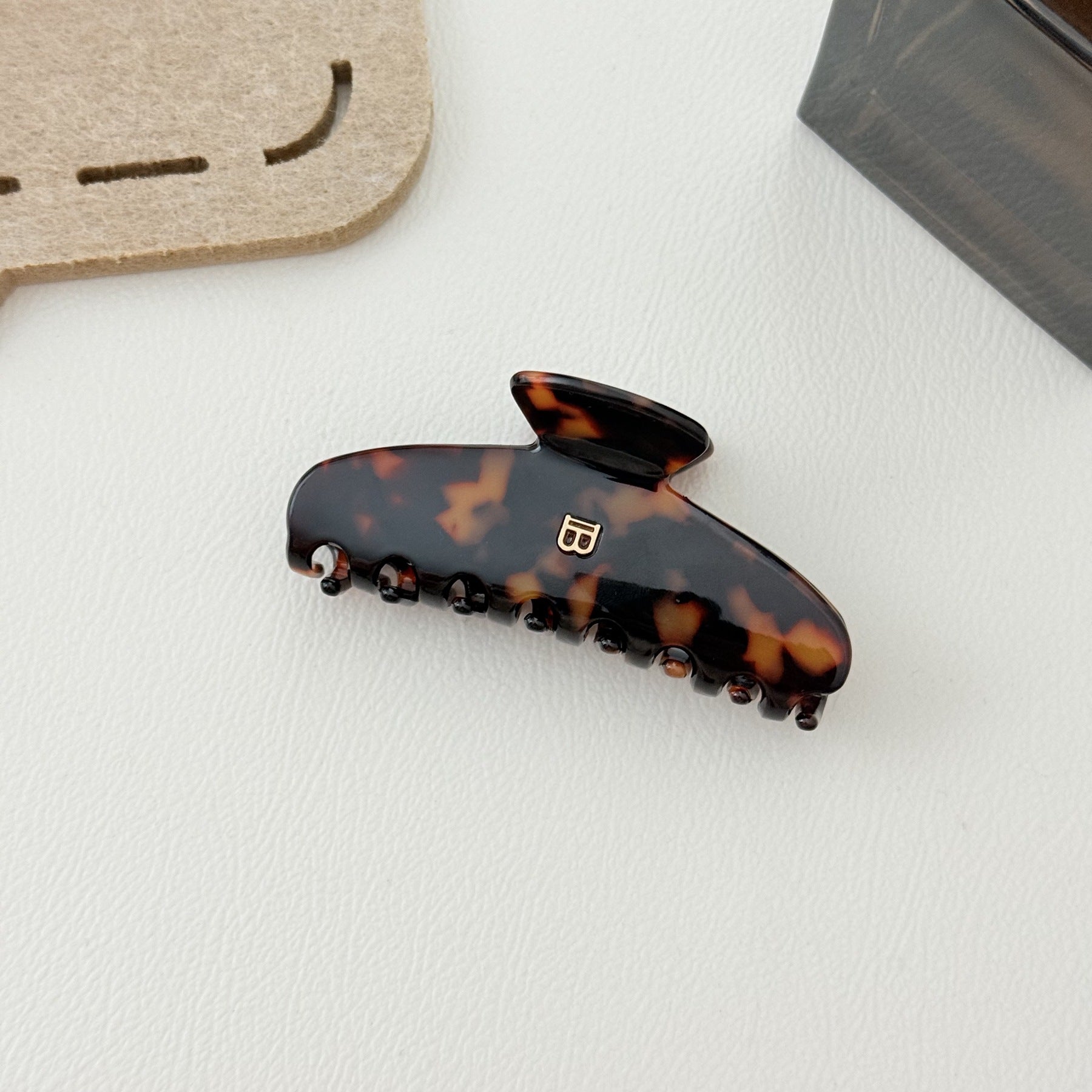 Korean Elegant Simple Geometric Letter Medium Grasp Clip Very Simple Style Design Acetic Acid Back Head Hair Grasp Hair Accessories Hair Clip