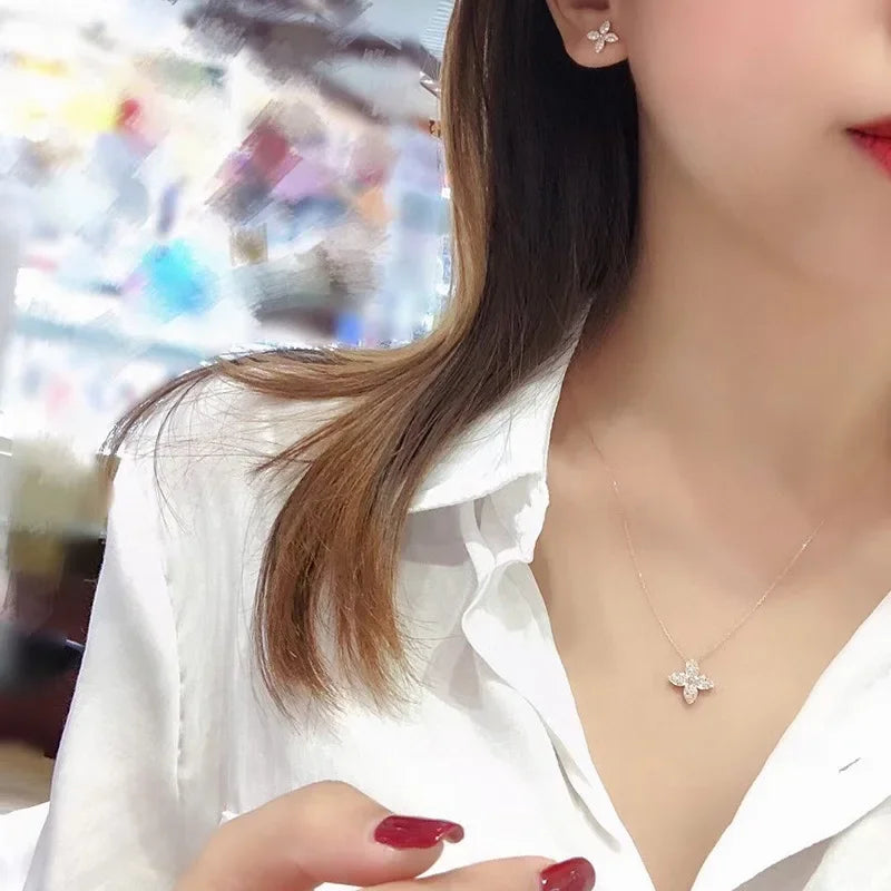 Fashion Rose Gold Clover Necklace Simple Necklace for Women Clover Pendant Exquisite Party Jewelry Pendant Necklace