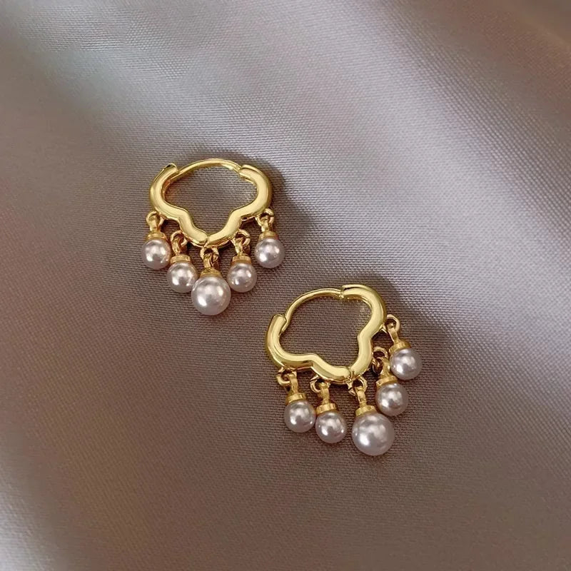 Cloud Imitation Pearl Huggies Hoop Earrings for Women Party Classic Ins Fashion Jewelry Minimalist Accessories Birthday Gifts