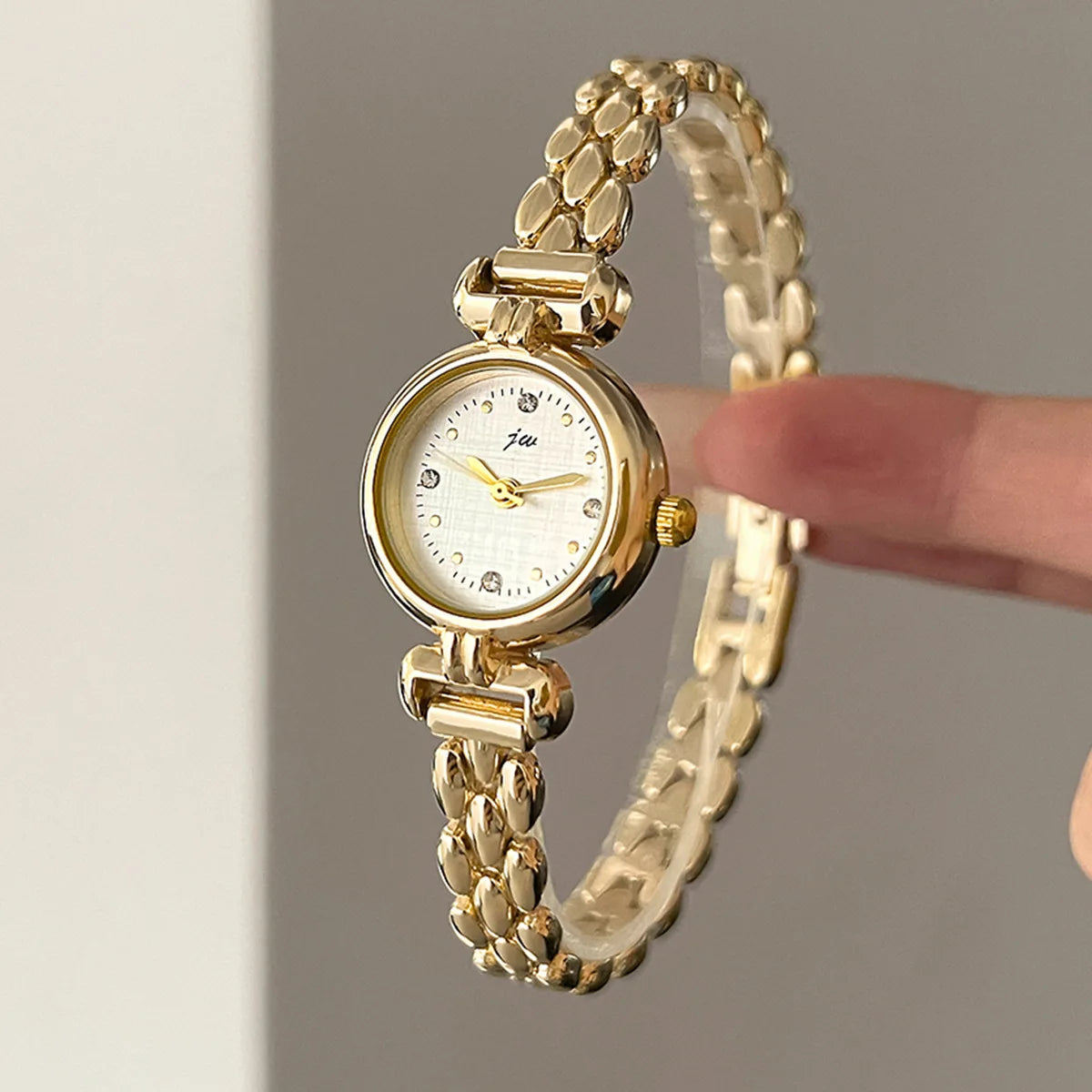 Women's Watch Simple Retro Bracelet Watches Small and Exquisite Versatile Steel Belt Ladies Fashion Quartz Clock Wristwatches