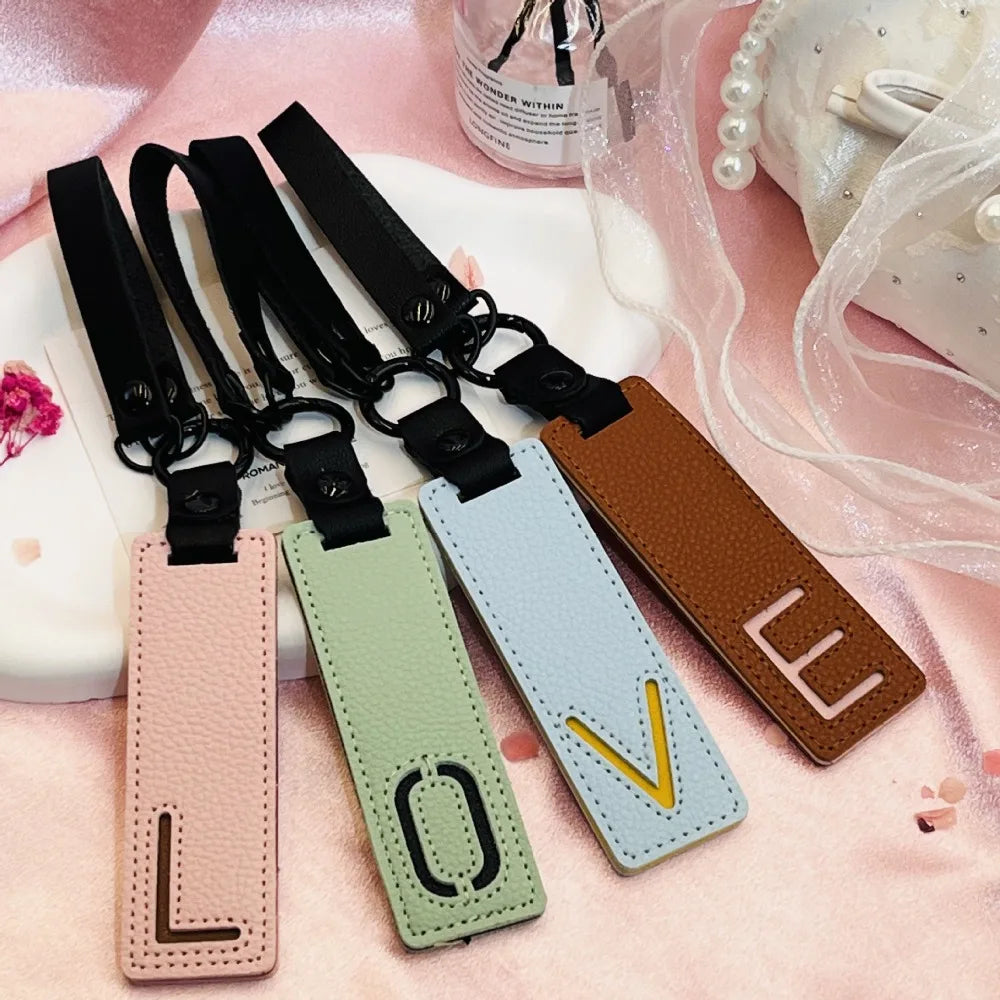 26 English Alphabet Keychain Leather Car Keyring Accessories Simple Small Pendant Fashion Key Ring Solid Color Exquisite Gift