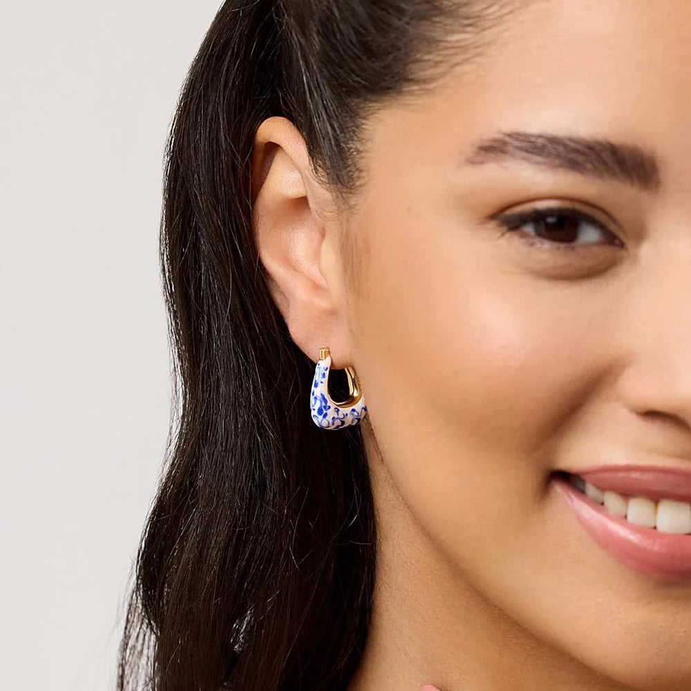 New Trendy White and Blue Enamel Flower Pattern Hoop Earrings for Women Charm Gold Plated U Shape Huggie Hoops Statement Jewelry