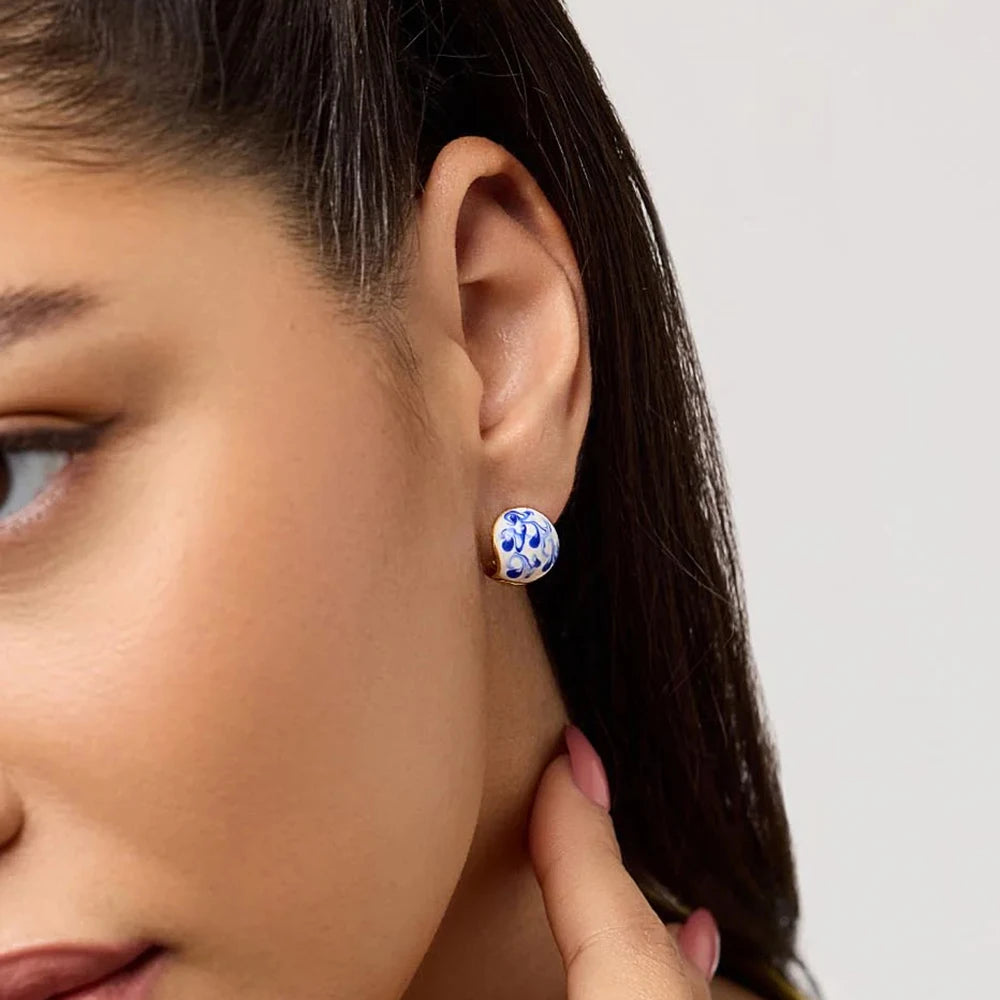 New Trendy White and Blue Enamel Flower Pattern Hoop Earrings for Women Charm Gold Plated U Shape Huggie Hoops Statement Jewelry