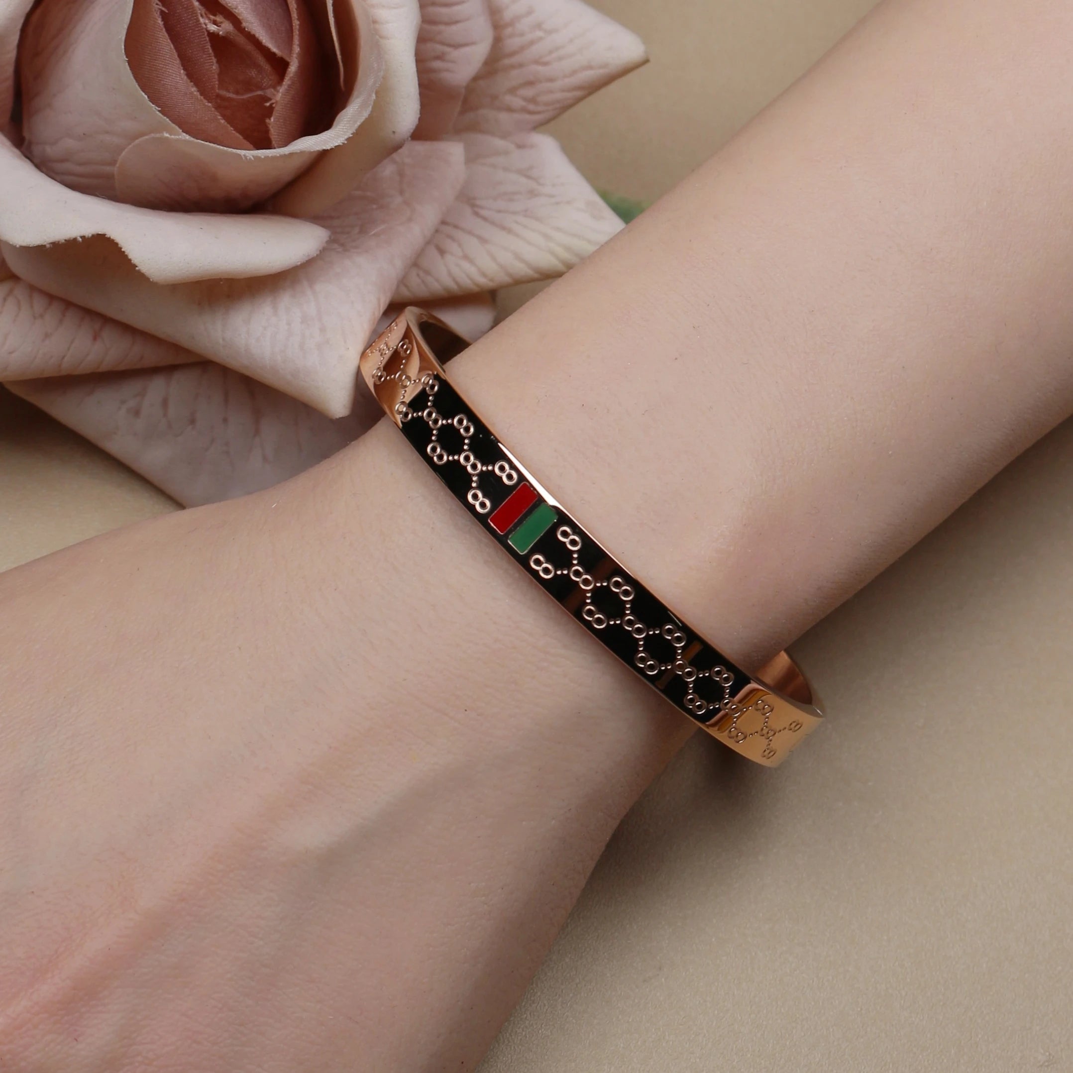 18 K Gold Plated Stainless Steel  55 MM Red/Green Bangles  , Fashionable Jewelry For Men And Women Wholesale
