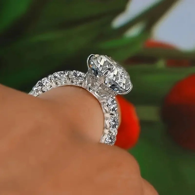 Huitan Gorgeous Women Wedding Rings with Oval Cubic Zirconia Elegant Engagement Anniversary Party Lady Accessory Fashion Jewelry