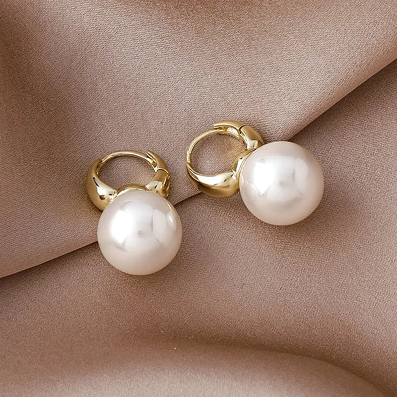 EVISPOL Luxury Pearl Huggie Hoop Earrings for Women Trendy Gold Color Cartilage Tragus Helix Hoop Piercing Jewelry Gift