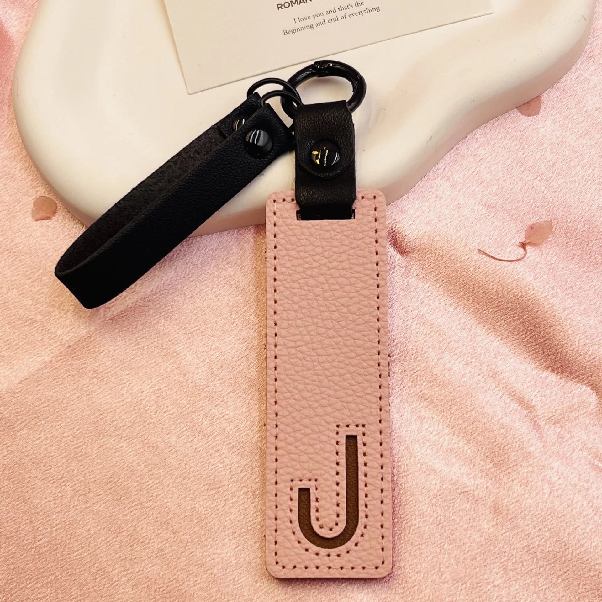 26 English Alphabet Keychain Leather Car Keyring Accessories Simple Small Pendant Fashion Key Ring Solid Color Exquisite Gift