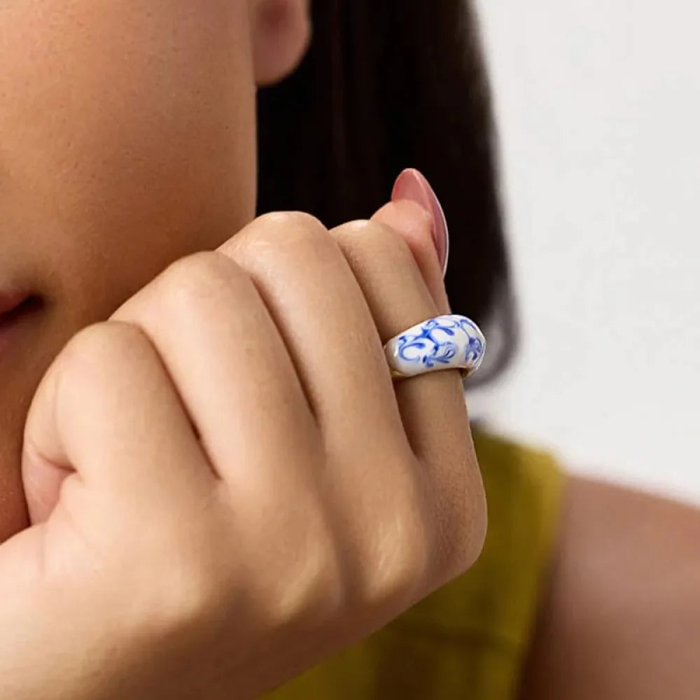 New Trendy White and Blue Enamel Flower Pattern Hoop Earrings for Women Charm Gold Plated U Shape Huggie Hoops Statement Jewelry