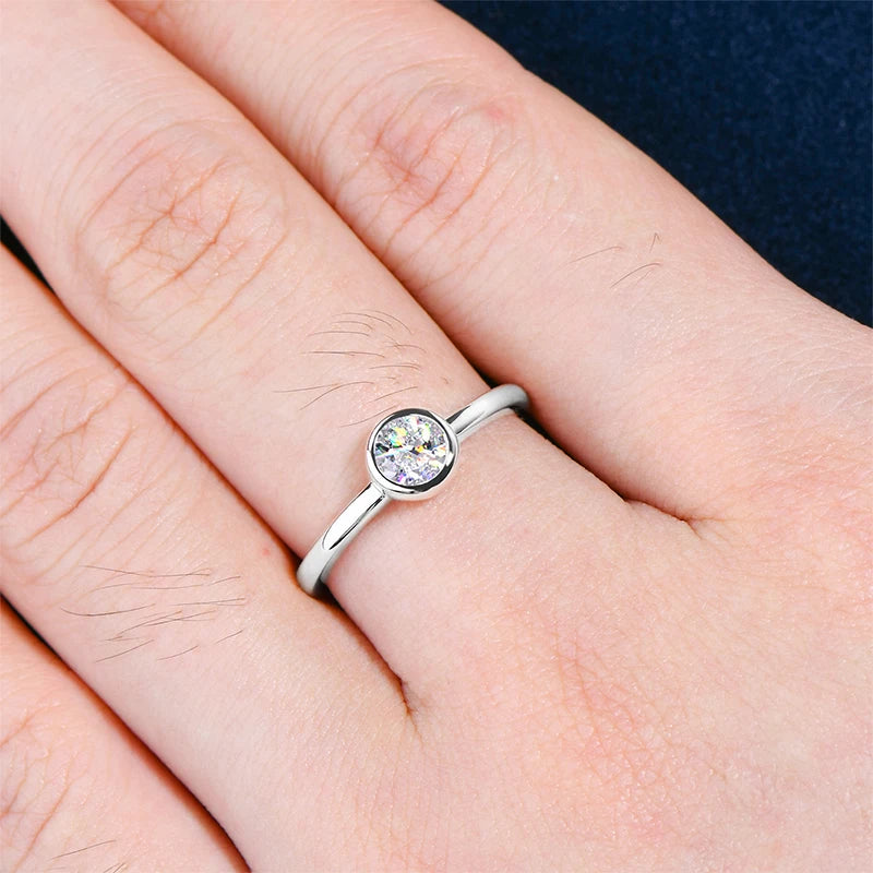 IOGOU 100% 925 Silver Solitaire 5mm 0.5ct D Moissanite Wedding Ring for Women Bezel Engagement Promise Finger Bands Jewelry Gift