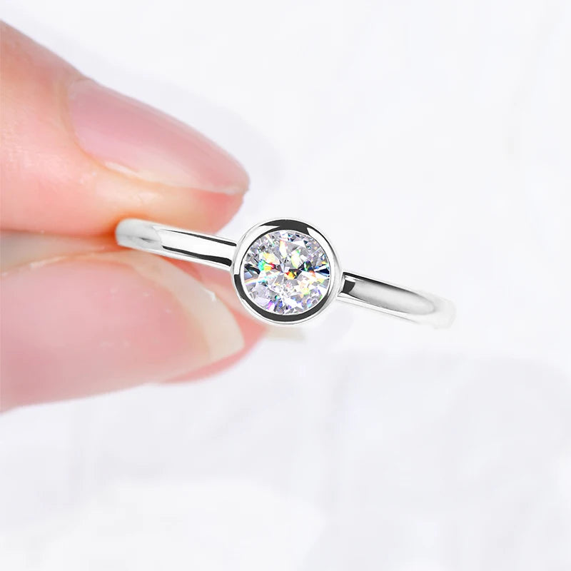 IOGOU 100% 925 Silver Solitaire 5mm 0.5ct D Moissanite Wedding Ring for Women Bezel Engagement Promise Finger Bands Jewelry Gift