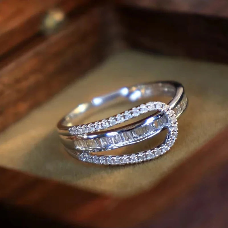 Huitan Trendy Women Rings Geometric Fashion Design Cubic Zirconia Rings for Engagement Wedding Silver Color Luxury Jewelry