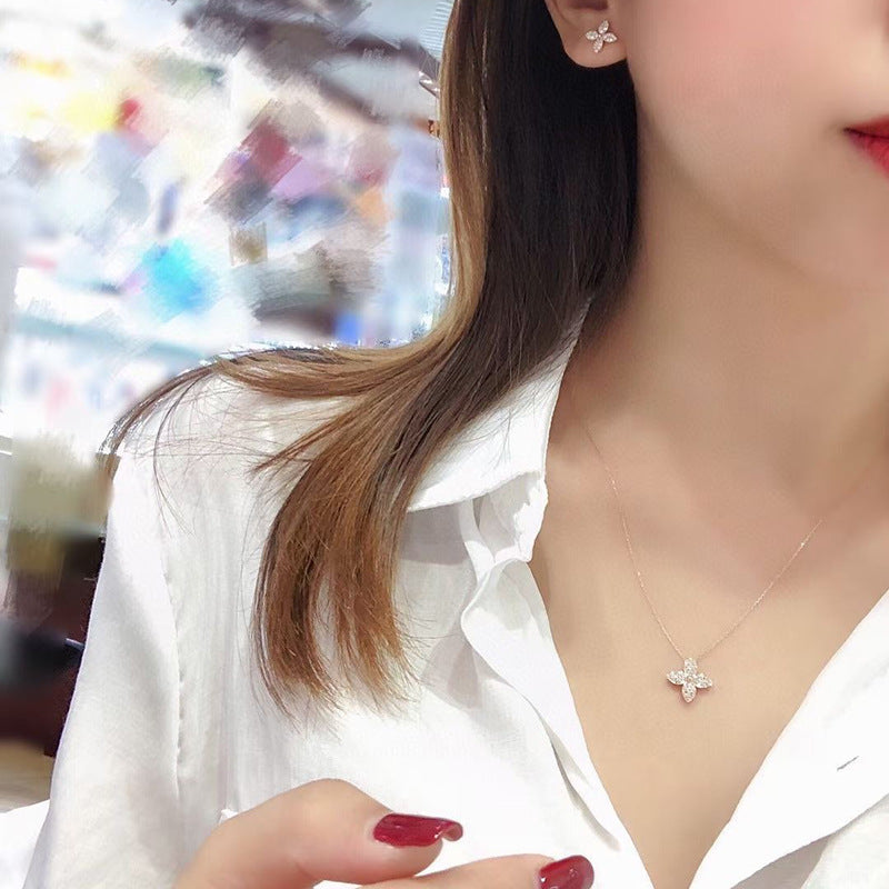 Fashion Rose Gold Clover Necklace Simple Necklace for Women Clover Pendant Exquisite Party Jewelry Pendant Necklace