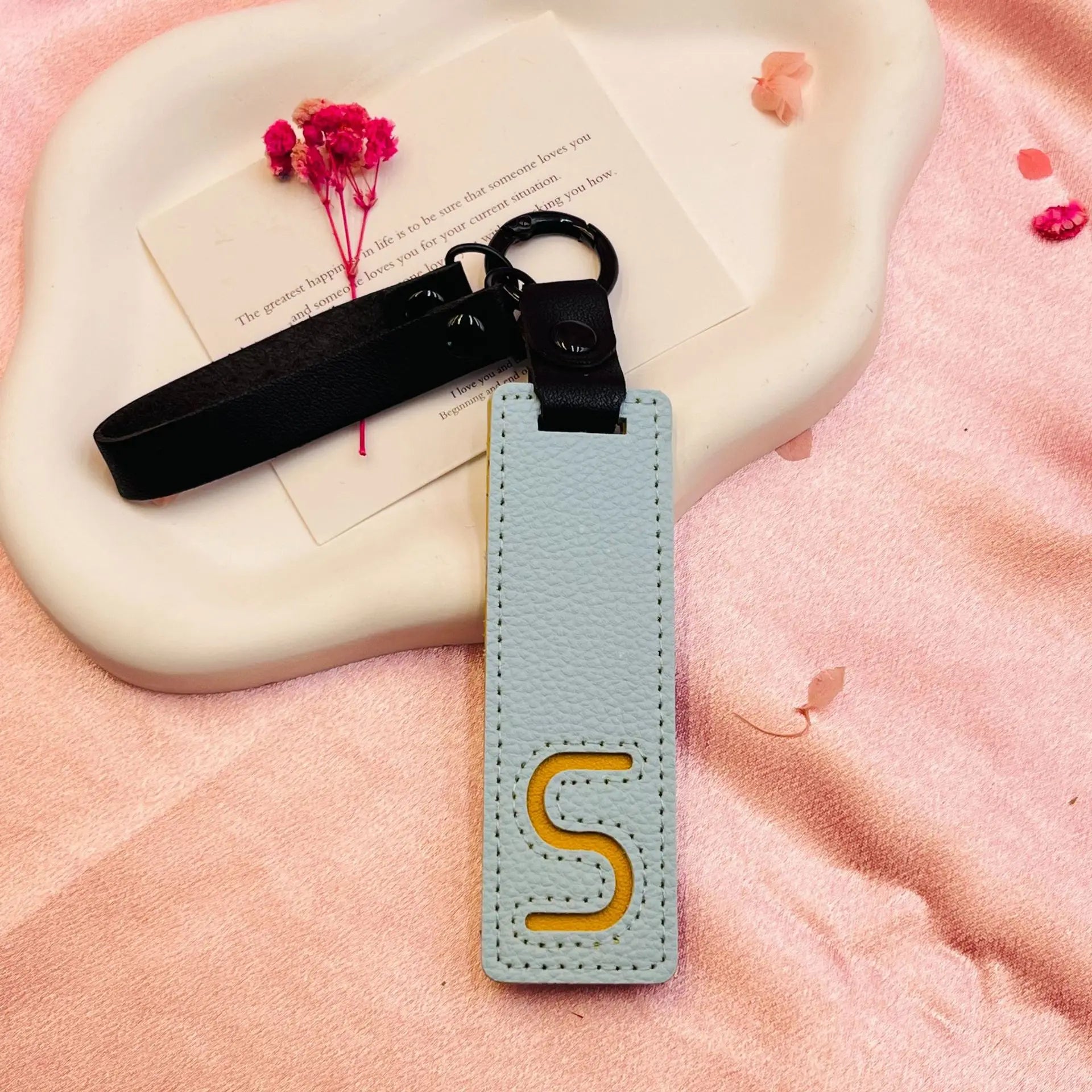 26 English Alphabet Keychain Leather Car Keyring Accessories Simple Small Pendant Fashion Key Ring Solid Color Exquisite Gift
