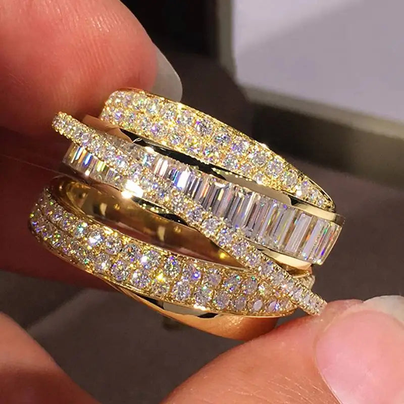 Huitan Luxury Women Rings Inlaid Shining Cubic Zirconia Wedding Party Trendy Jewelry Silver Color/Gold Color Finger Accessories
