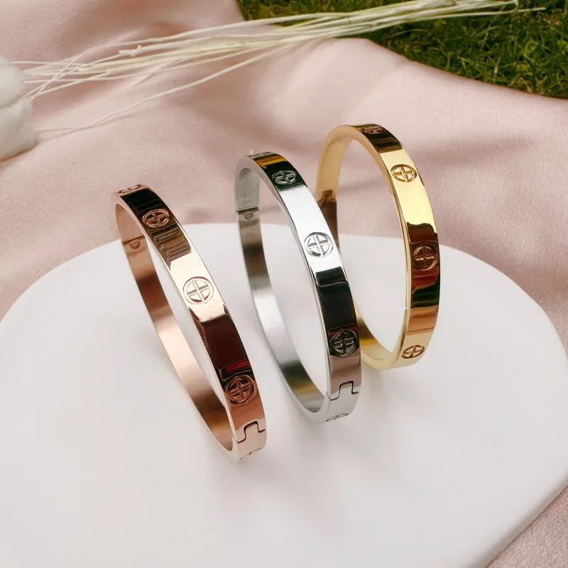 New in Fashion Stainless Steel Cross Design Bracelet for Women Bangle Gift Jewerly in Wedding 2023 Wholesale Never Fade
