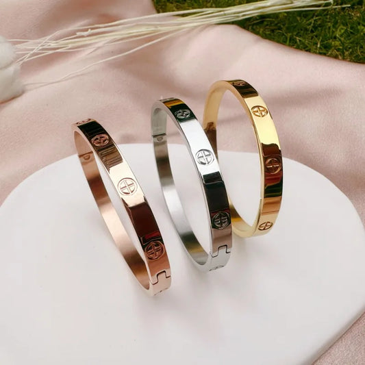 New in Fashion Stainless Steel Cross Design Bracelet for Women Bangle Gift Jewerly in Wedding 2023 Wholesale Never Fade