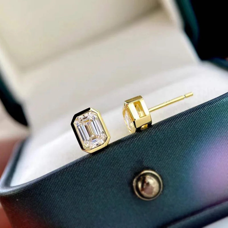 Huitan Versatile Trendy Ear Stud Lady Daily Wearable Earrings Accessories with Dazzling Zirconia Fashion Engagement Jewelry Gift