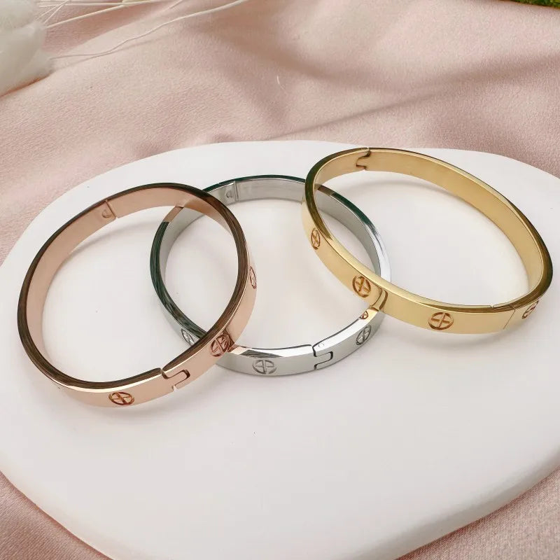 New in Fashion Stainless Steel Cross Design Bracelet for Women Bangle Gift Jewerly in Wedding 2023 Wholesale Never Fade