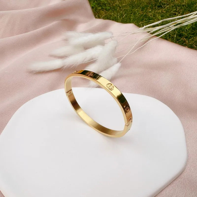New in Fashion Stainless Steel Cross Design Bracelet for Women Bangle Gift Jewerly in Wedding 2023 Wholesale Never Fade