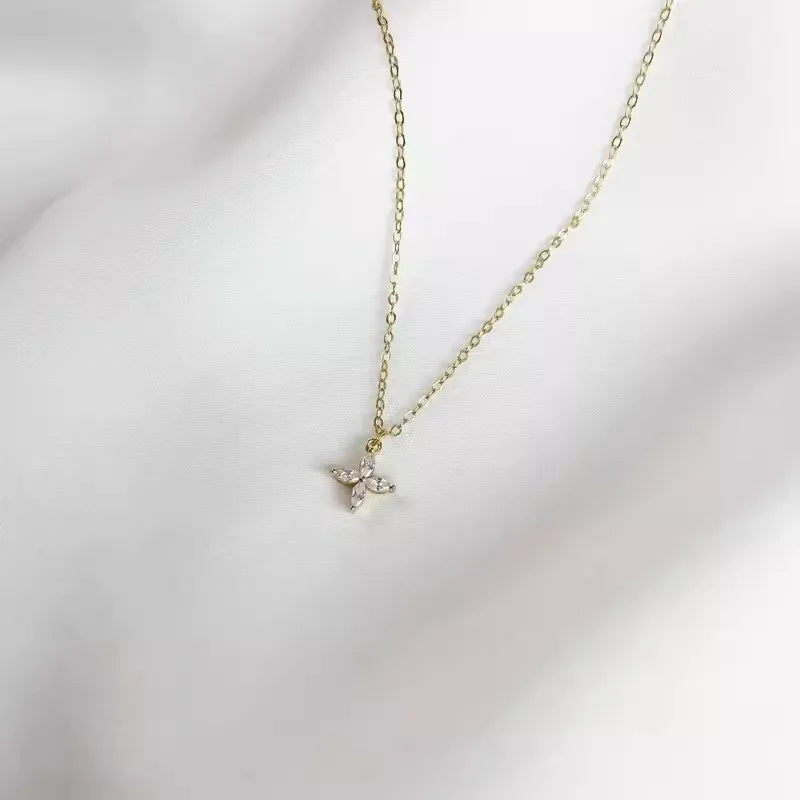 925 Sterling Silver Simple Delicate Zircon Flower pendant Necklace for Women Korea Sweet Temperament Jewelry Accessories