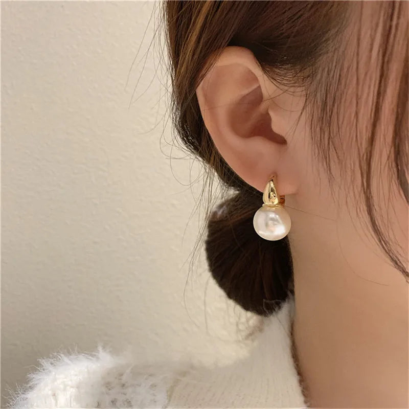 EVISPOL Luxury Pearl Huggie Hoop Earrings for Women Trendy Gold Color Cartilage Tragus Helix Hoop Piercing Jewelry Gift