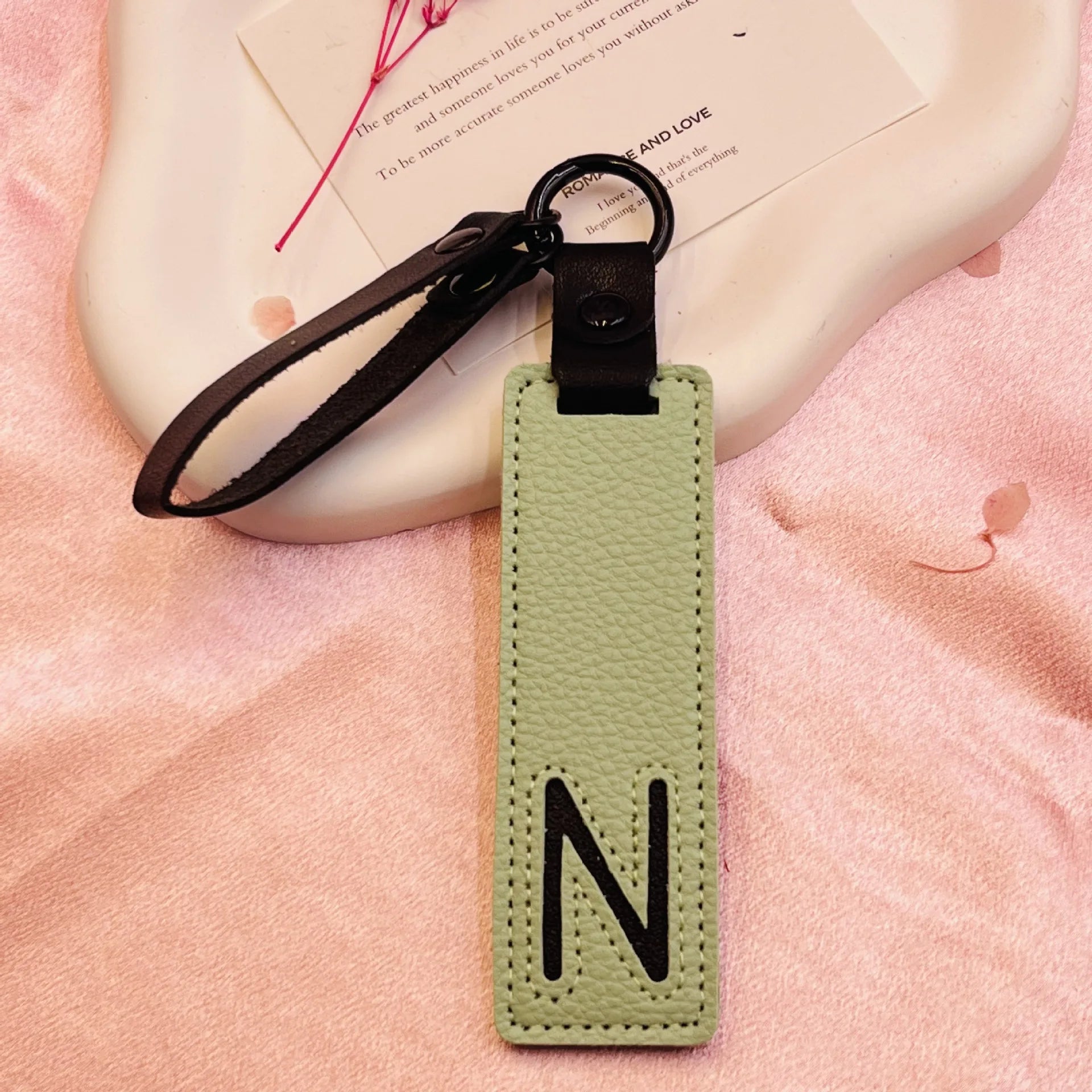 26 English Alphabet Keychain Leather Car Keyring Accessories Simple Small Pendant Fashion Key Ring Solid Color Exquisite Gift