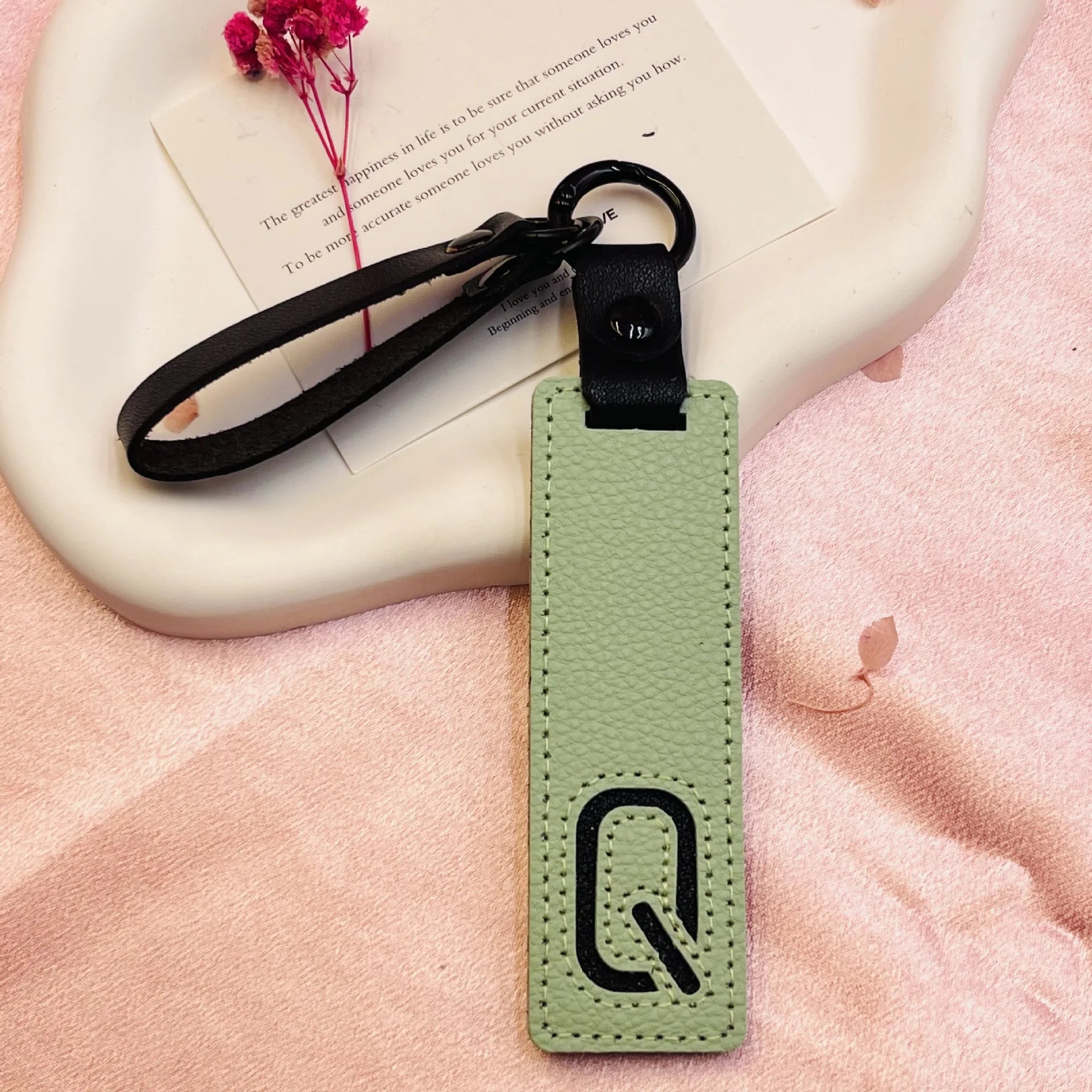26 English Alphabet Keychain Leather Car Keyring Accessories Simple Small Pendant Fashion Key Ring Solid Color Exquisite Gift